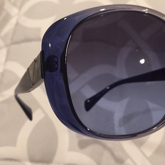 Prada sunglasses - Picture 7 of 8